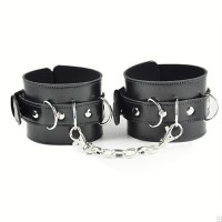 Schwarze Cuffs